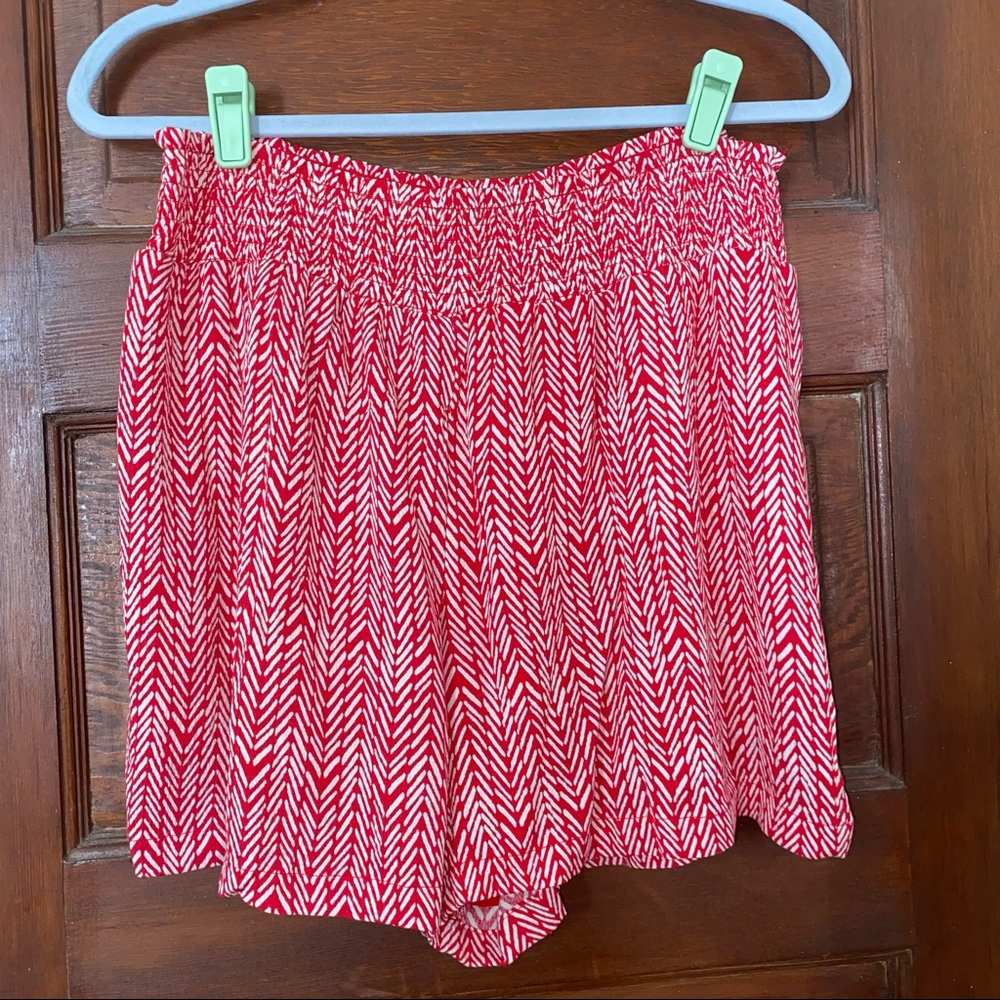 NWOT flowy pattern shorts